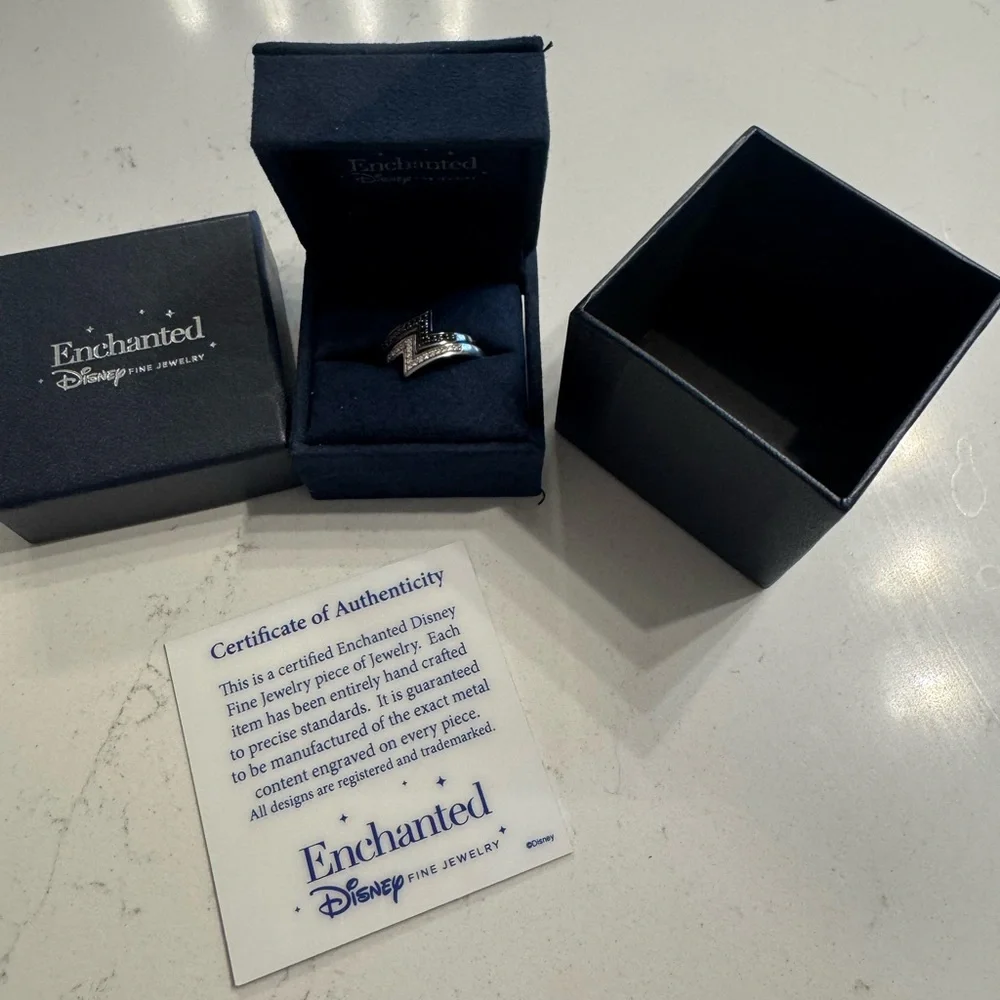 Disney Black and Silver Zigzag Ring - Picture 6 of 7